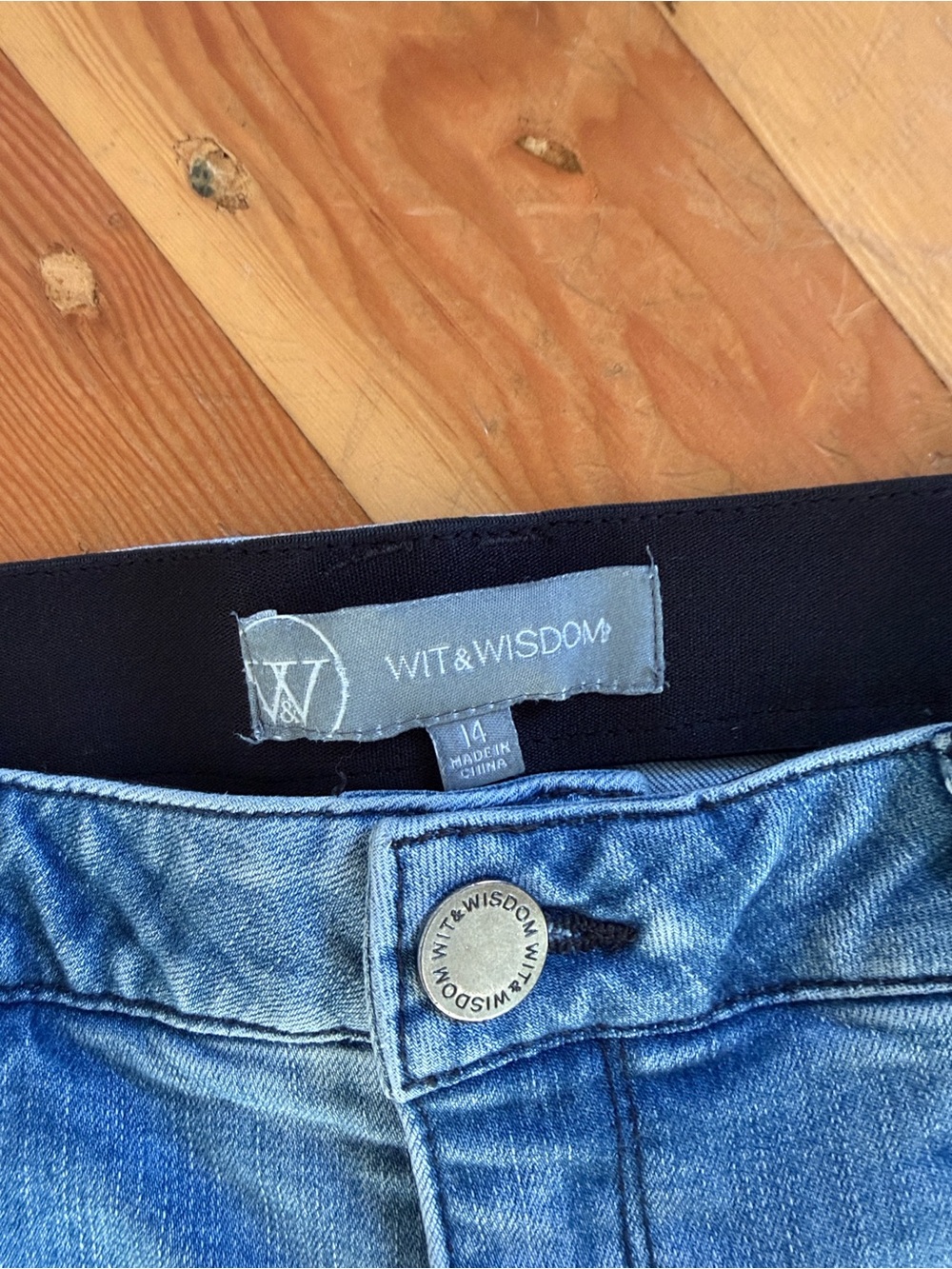 Wit & Wisdom ab-solution Slimming Jeans 14 - Picture 3 of 7
